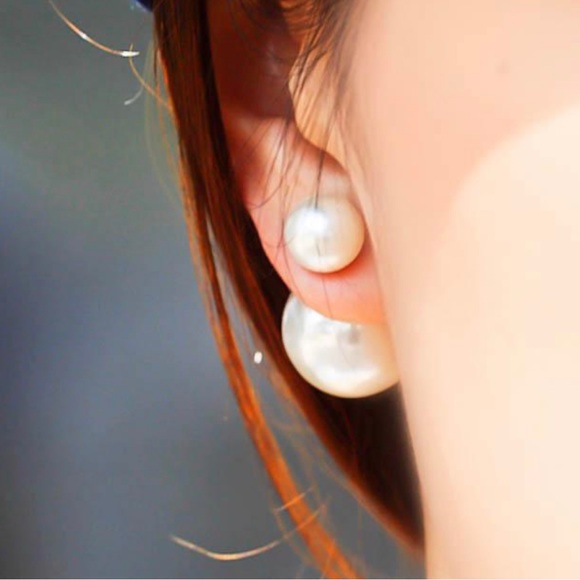 Pearl front & back statement stud earrings 🤍 - Picture 2 of 2